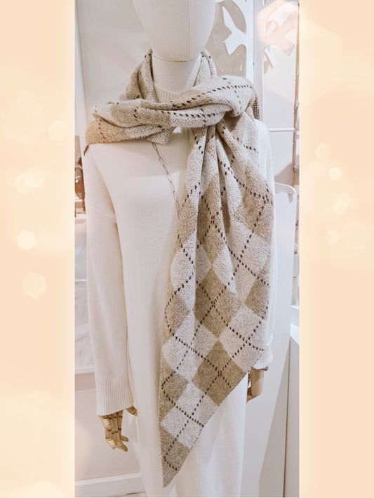 strickschal-dreieck-raute-kariert-beige-camel-1