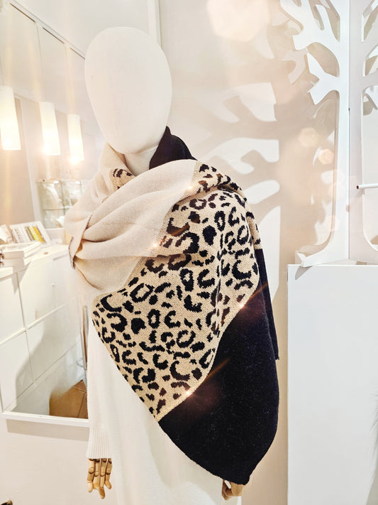 strickschal-leo-beige-schwarz-1