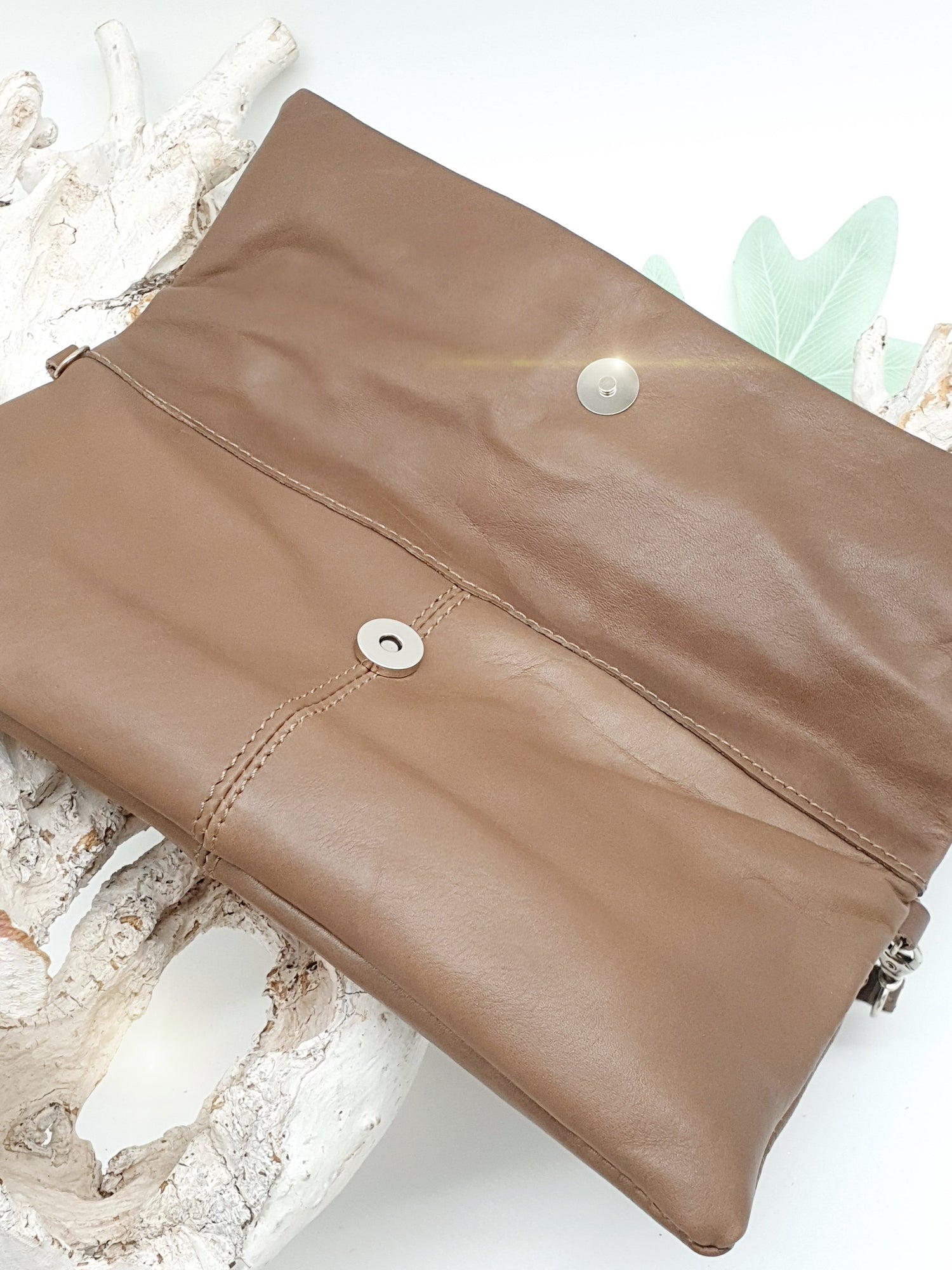 tasche-clutch-leder-taupe-1