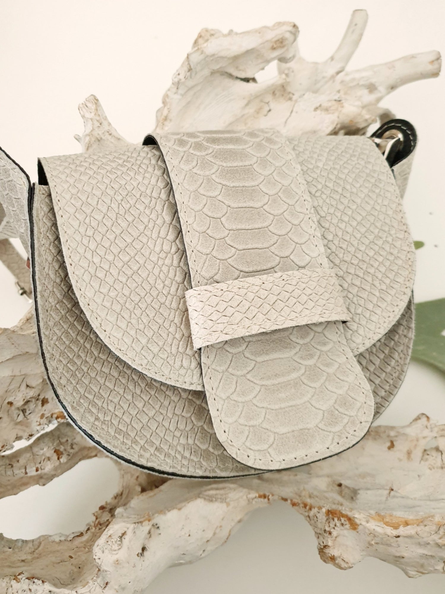 umhaengetasche-klein-beige-schlange-1