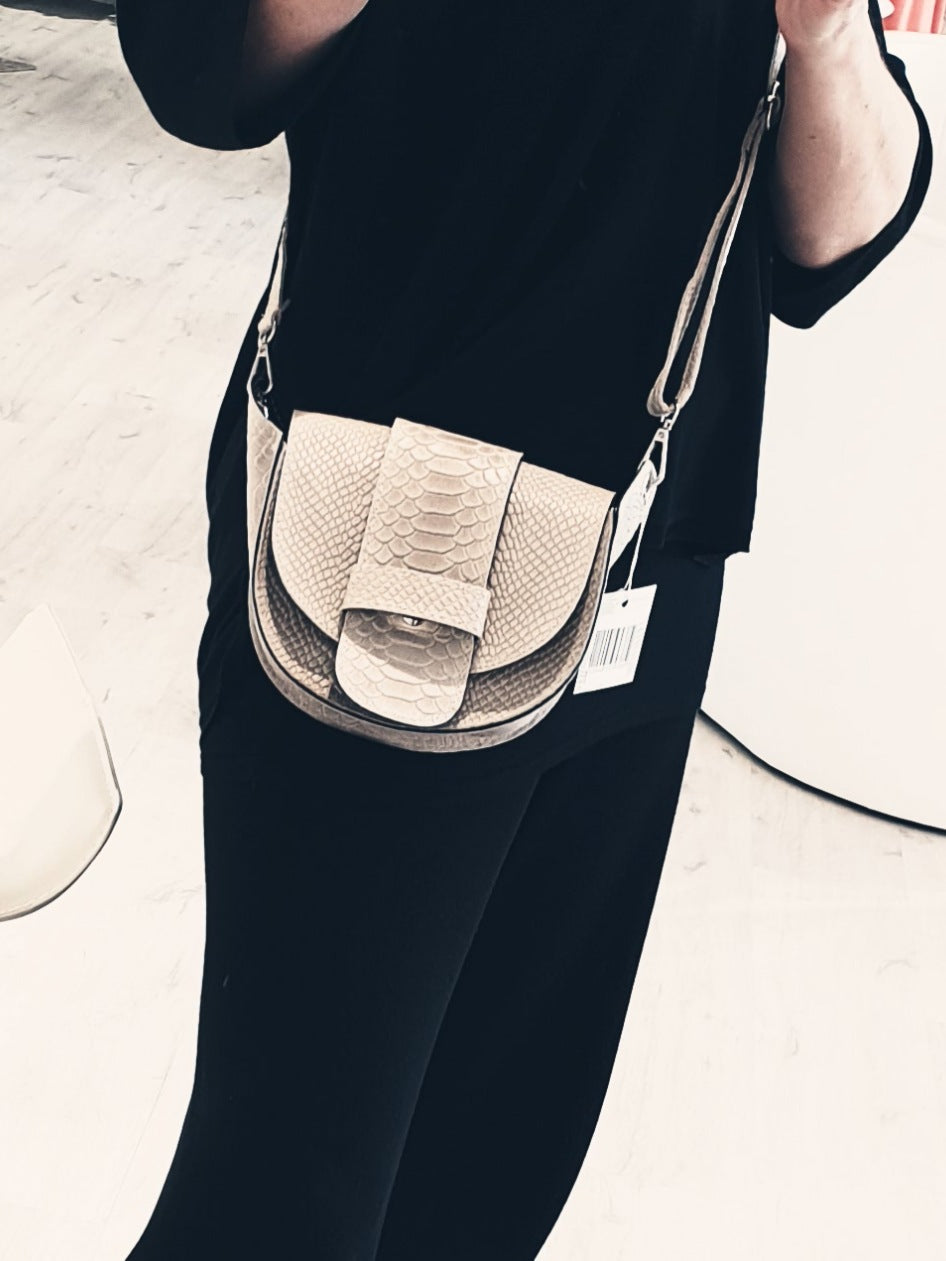 umhaengetasche-klein-beige-schlange-1