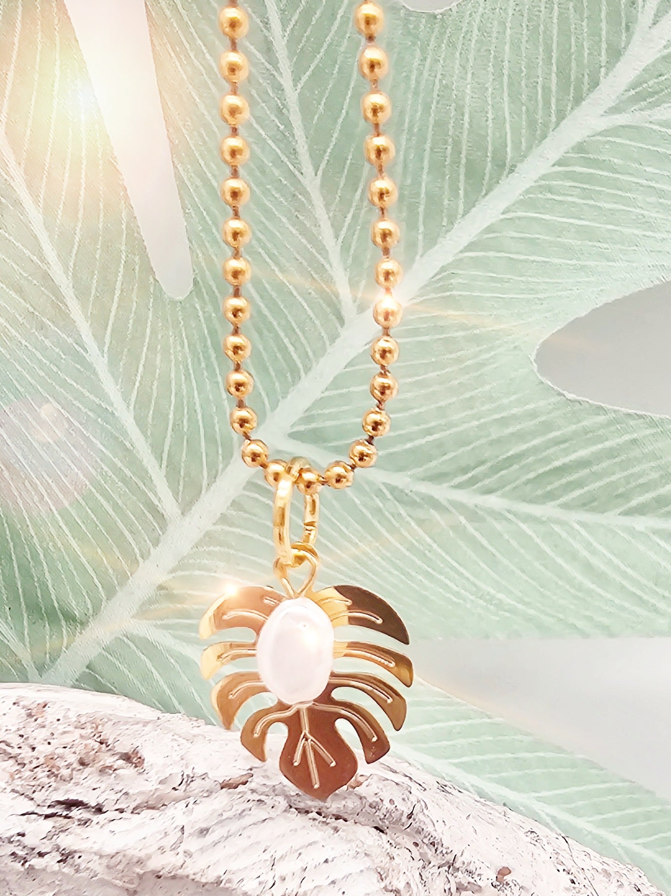 zarte-goldkette-blatt-perle-1