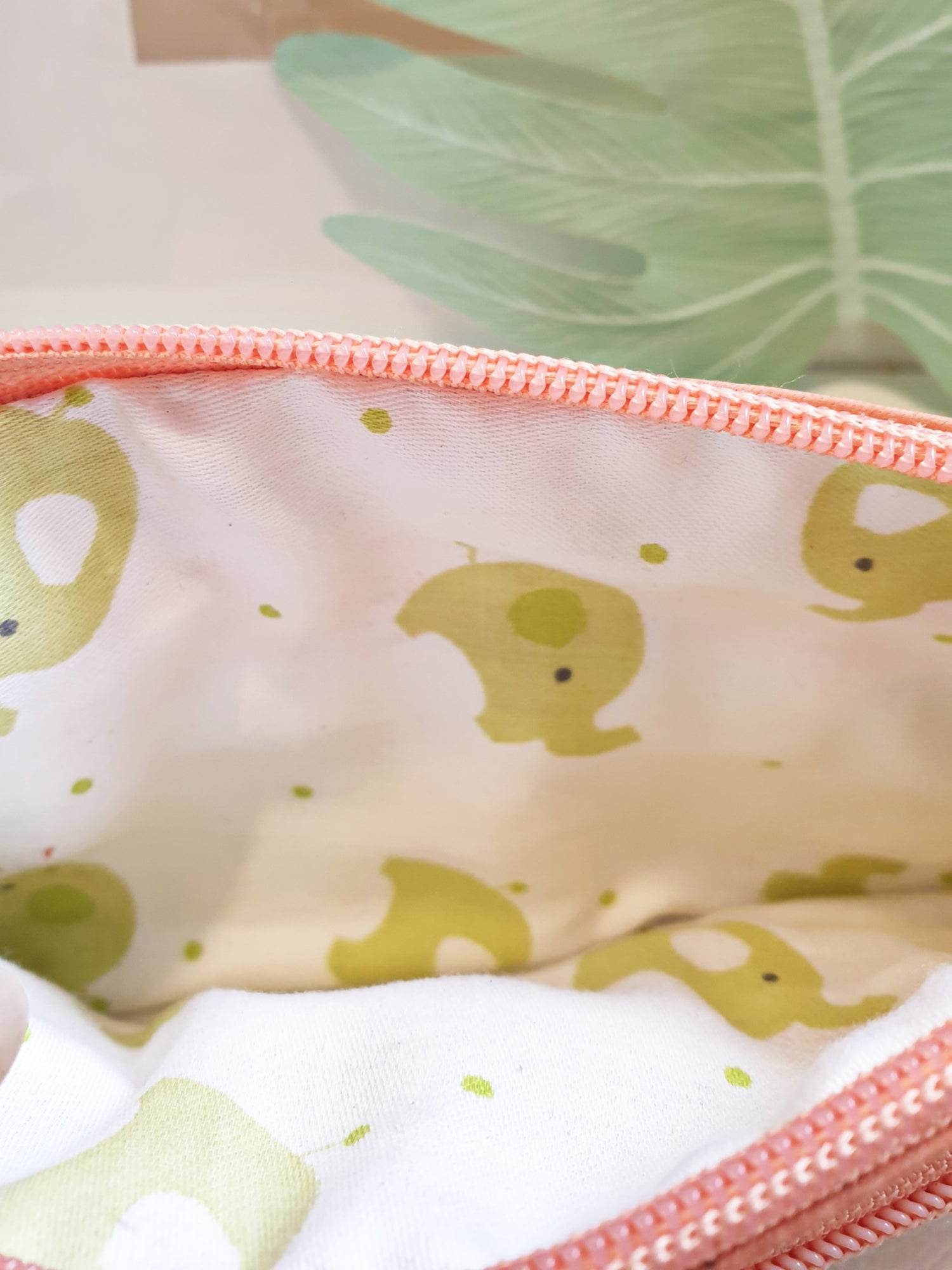 Mäppchen Etui aus Leder in Apricot Innenfutter mit Elefanten Muster