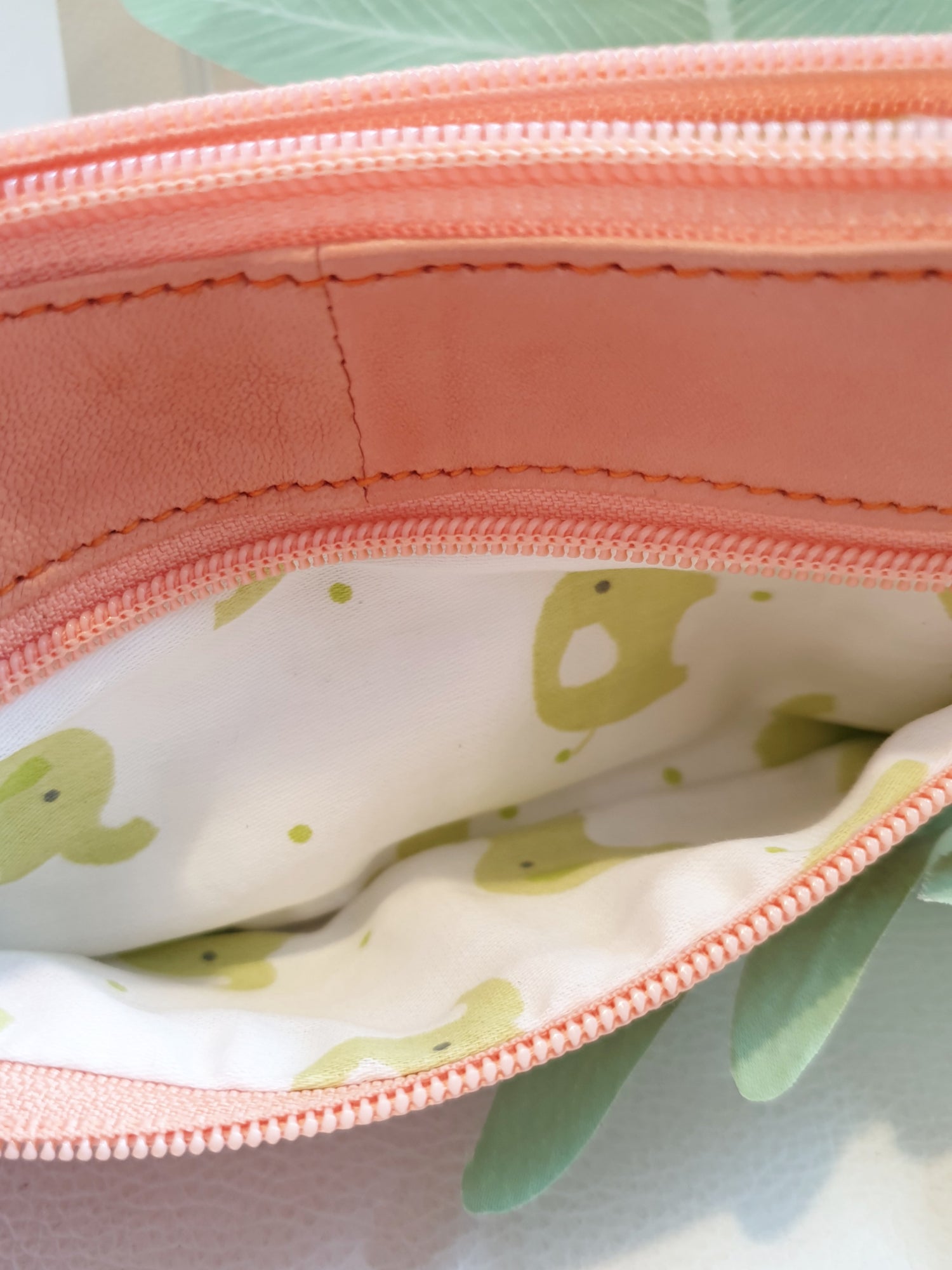 Mäppchen Etui aus Leder in Apricot innen