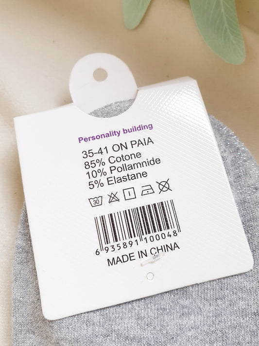 Graue Socken mit Perlen Pflegeanleitung