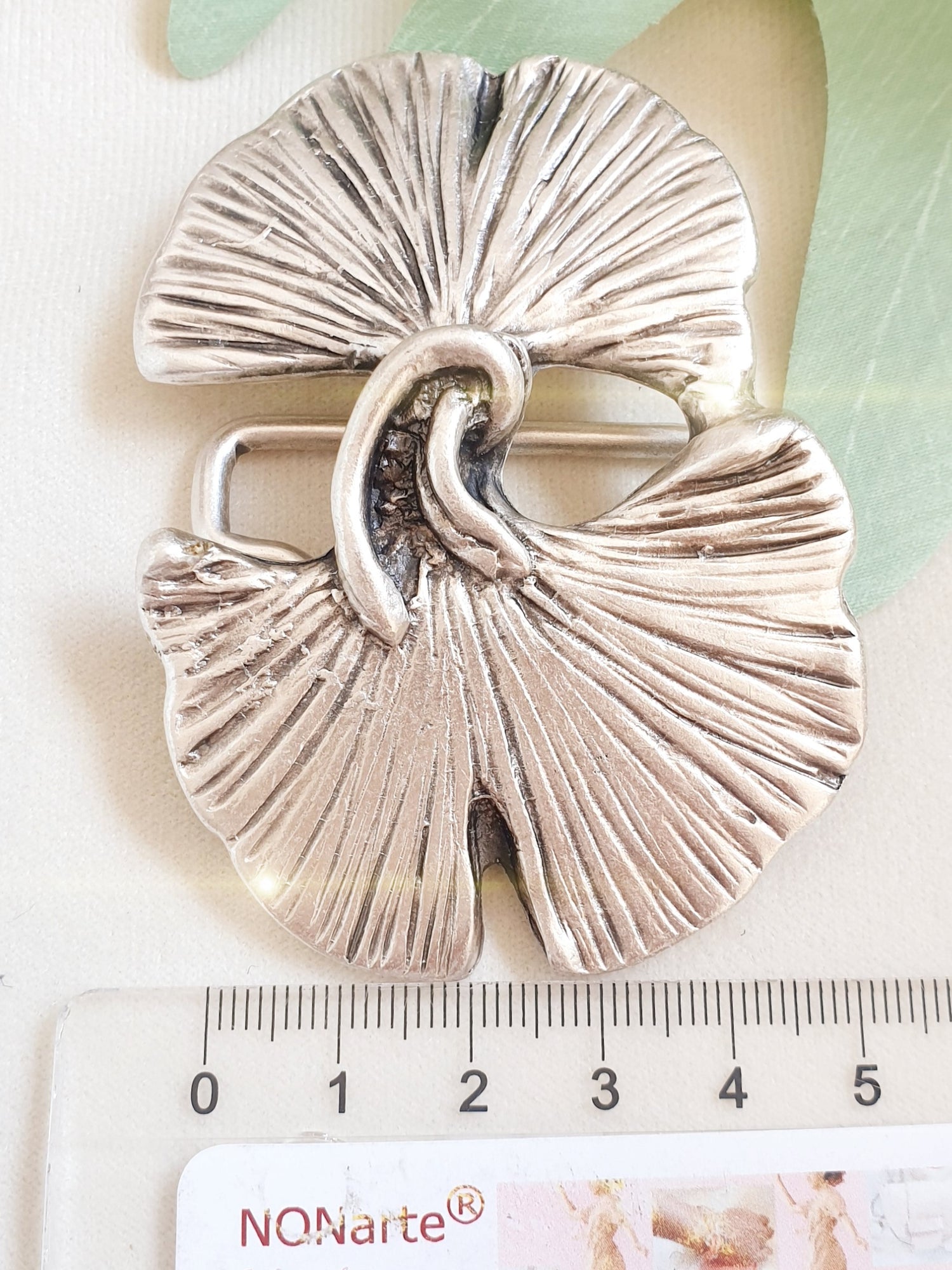 Gürtelschnalle Ginkgoblatt in Silber