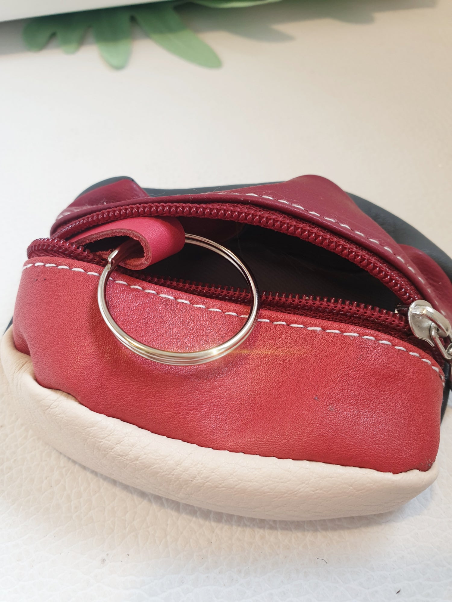 Kleines, weiches Schlüsselmäppchen aus Leder in Patchwork Stil Rot Grau