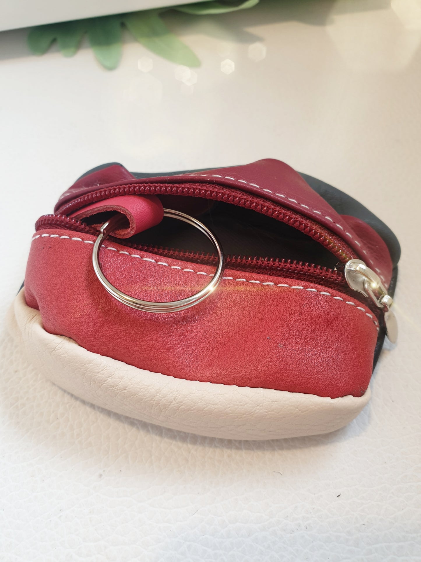 Kleines, weiches Schlüsselmäppchen aus Leder in Patchwork Stil Rot Grau