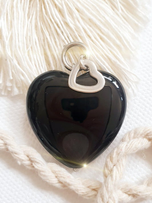 Herz aus glänzendem Onyx in Schwarz