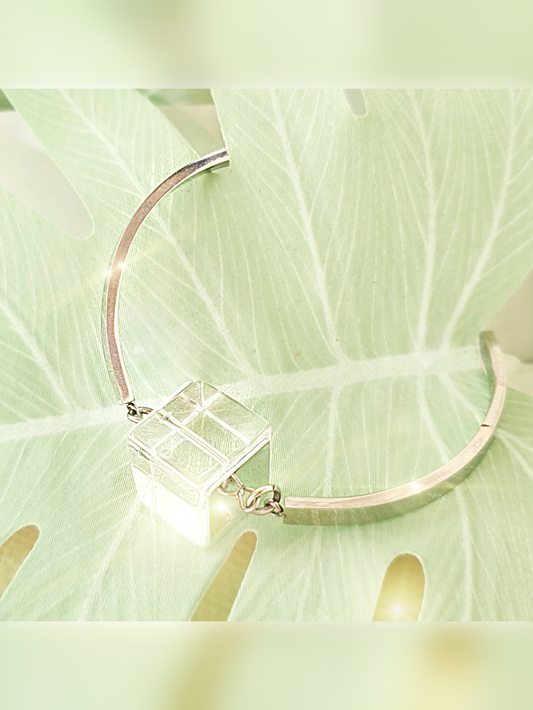 Armband aus Edelstahl mit großem Bergkristallwürfel