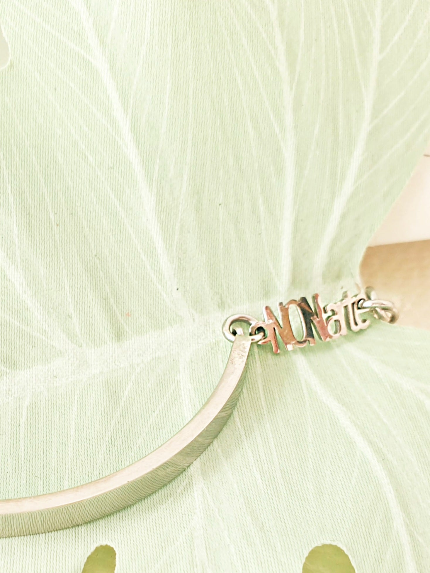 Armband aus Edelstahl mit großem Bergkristallwürfel