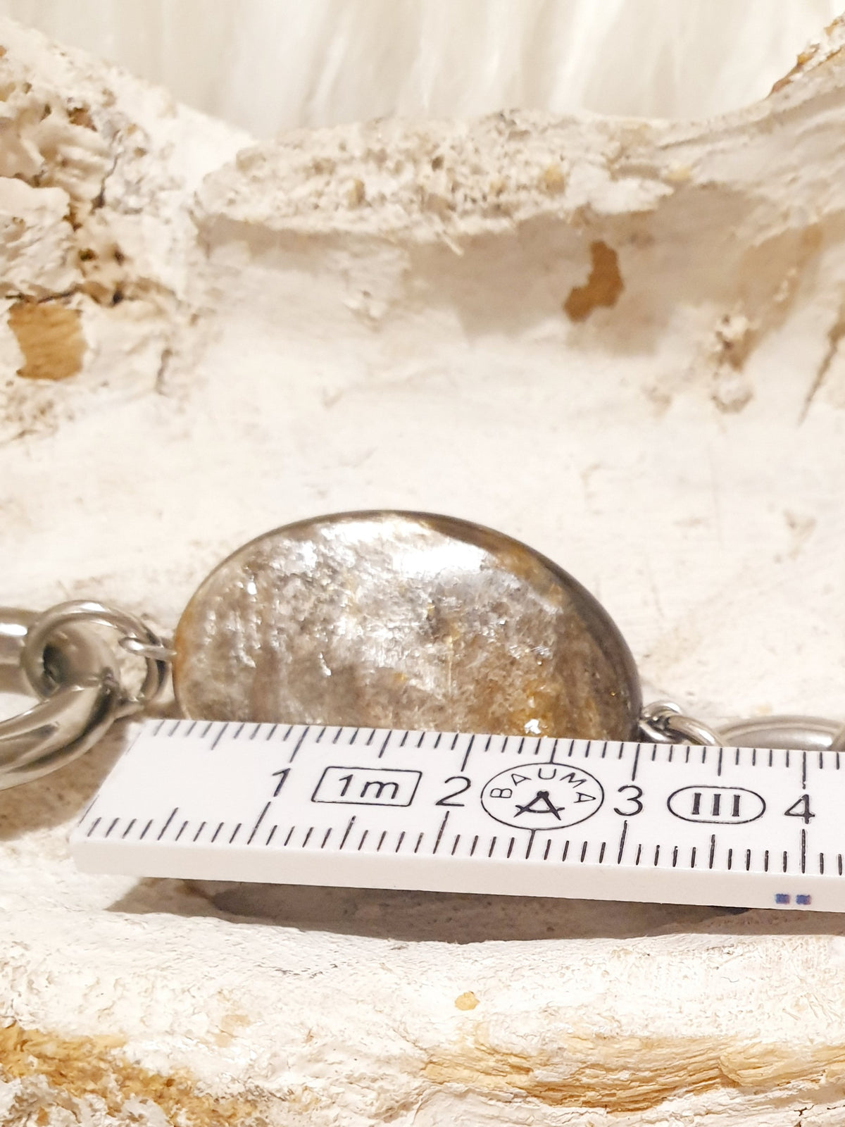 Armband aus Edelstahl mit Muskovitsteinen