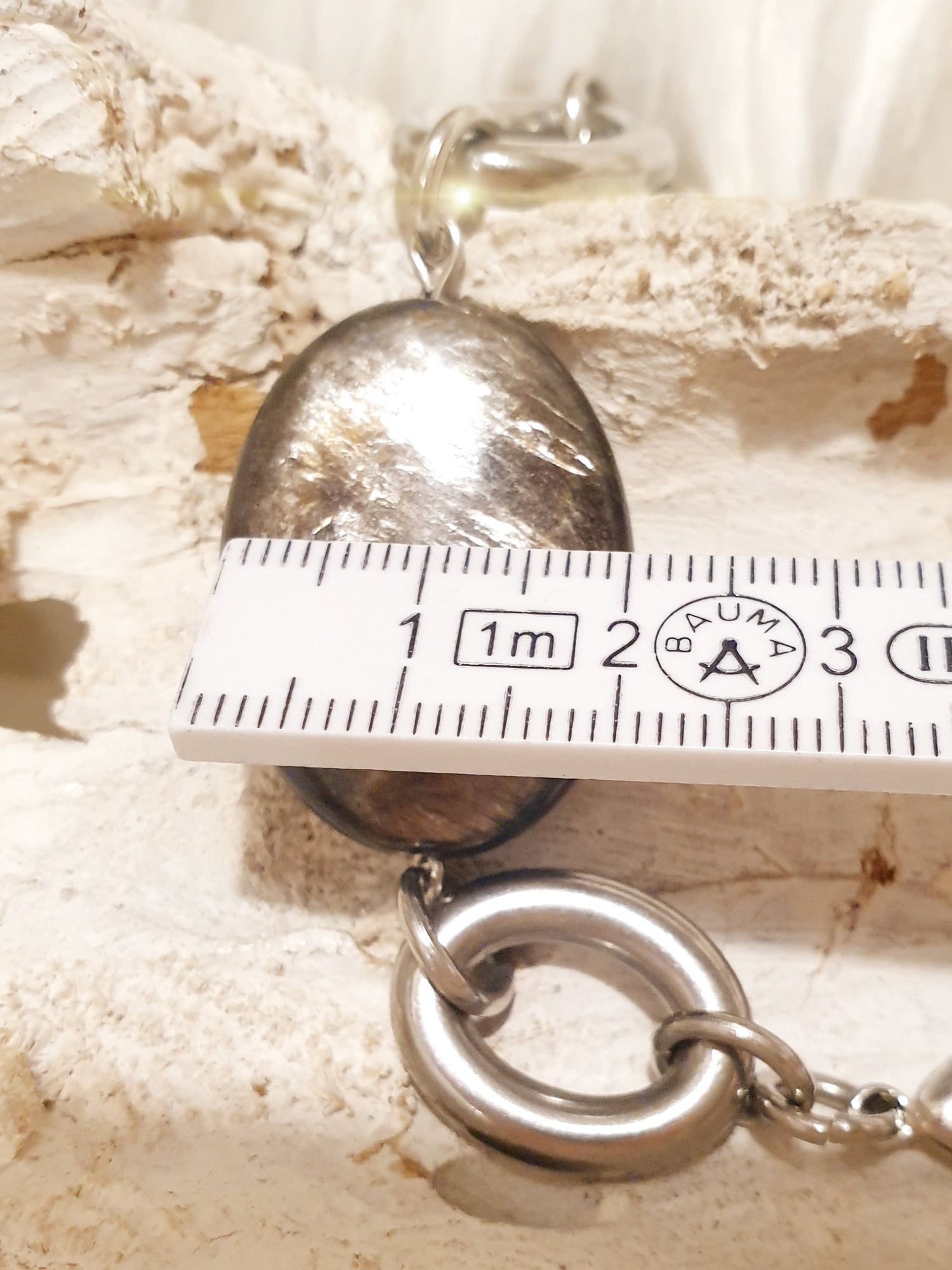 Armband aus Edelstahl mit Muskovitsteinen