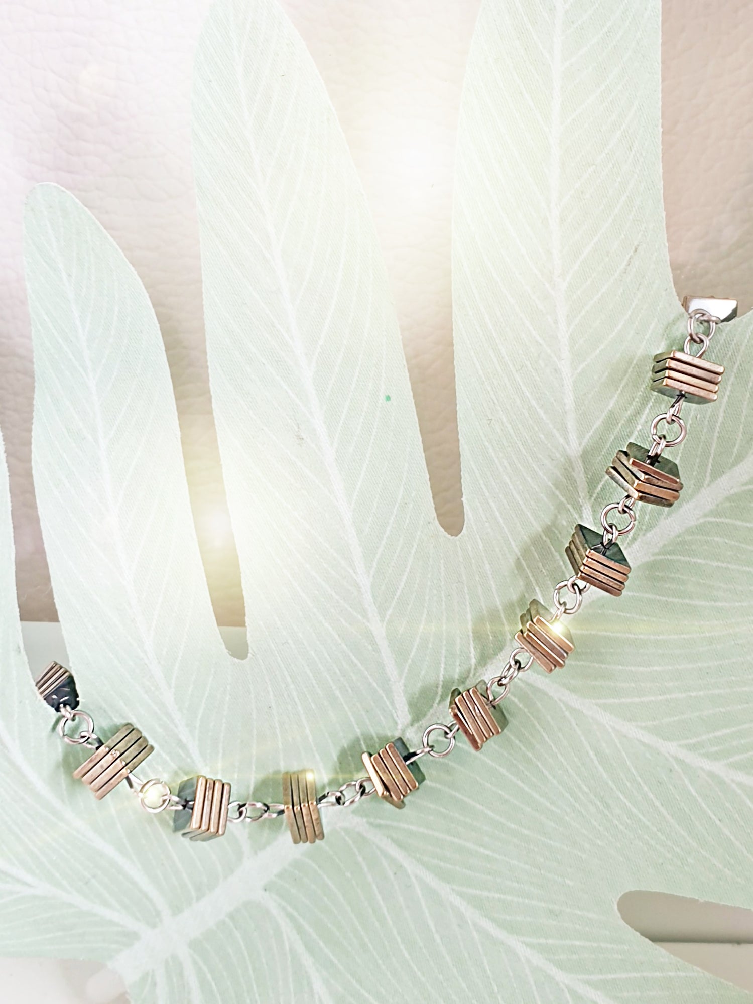 Armband mit eckigen Pyrit Scheibchen