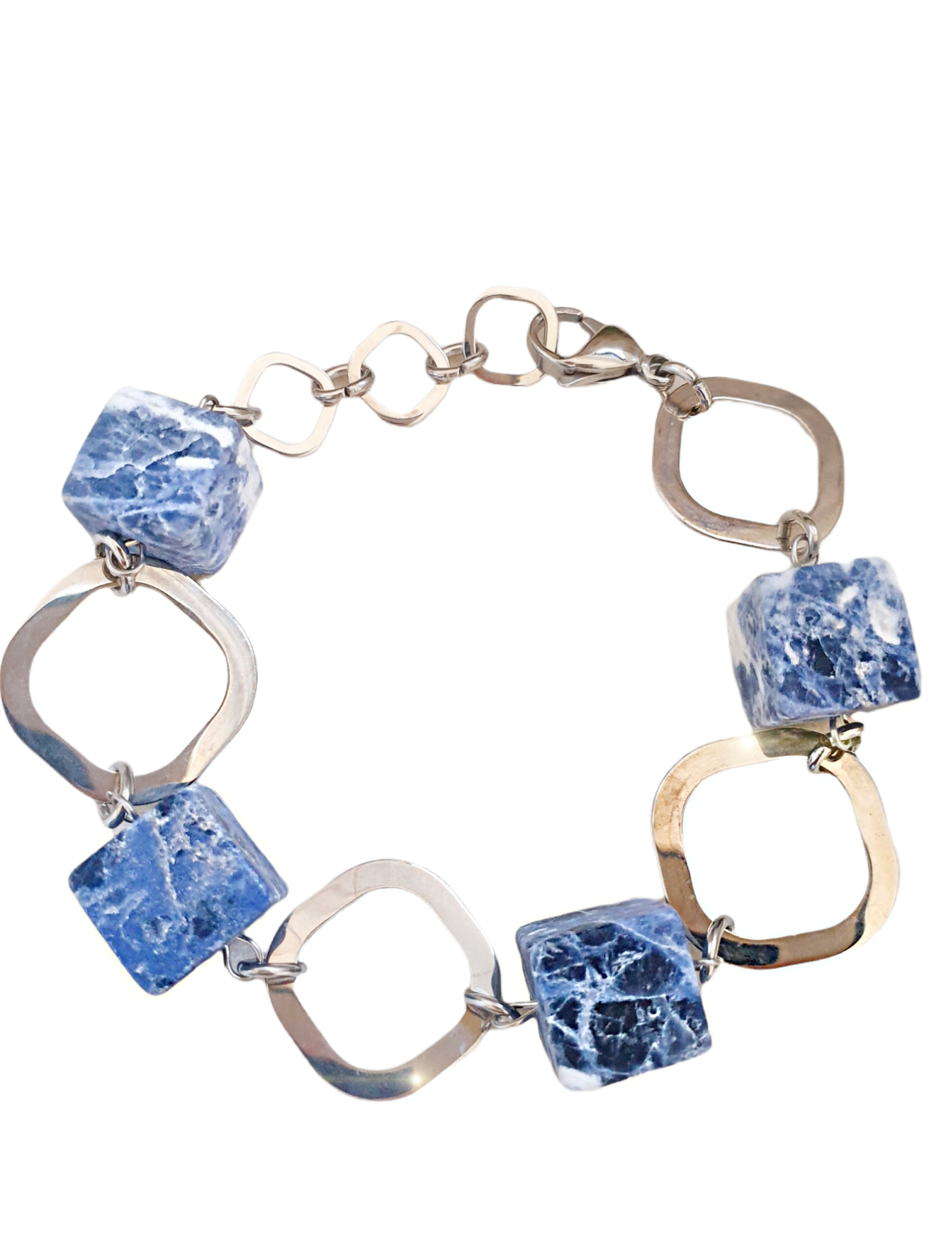 Armband mit blauen Sodalit Würfeln