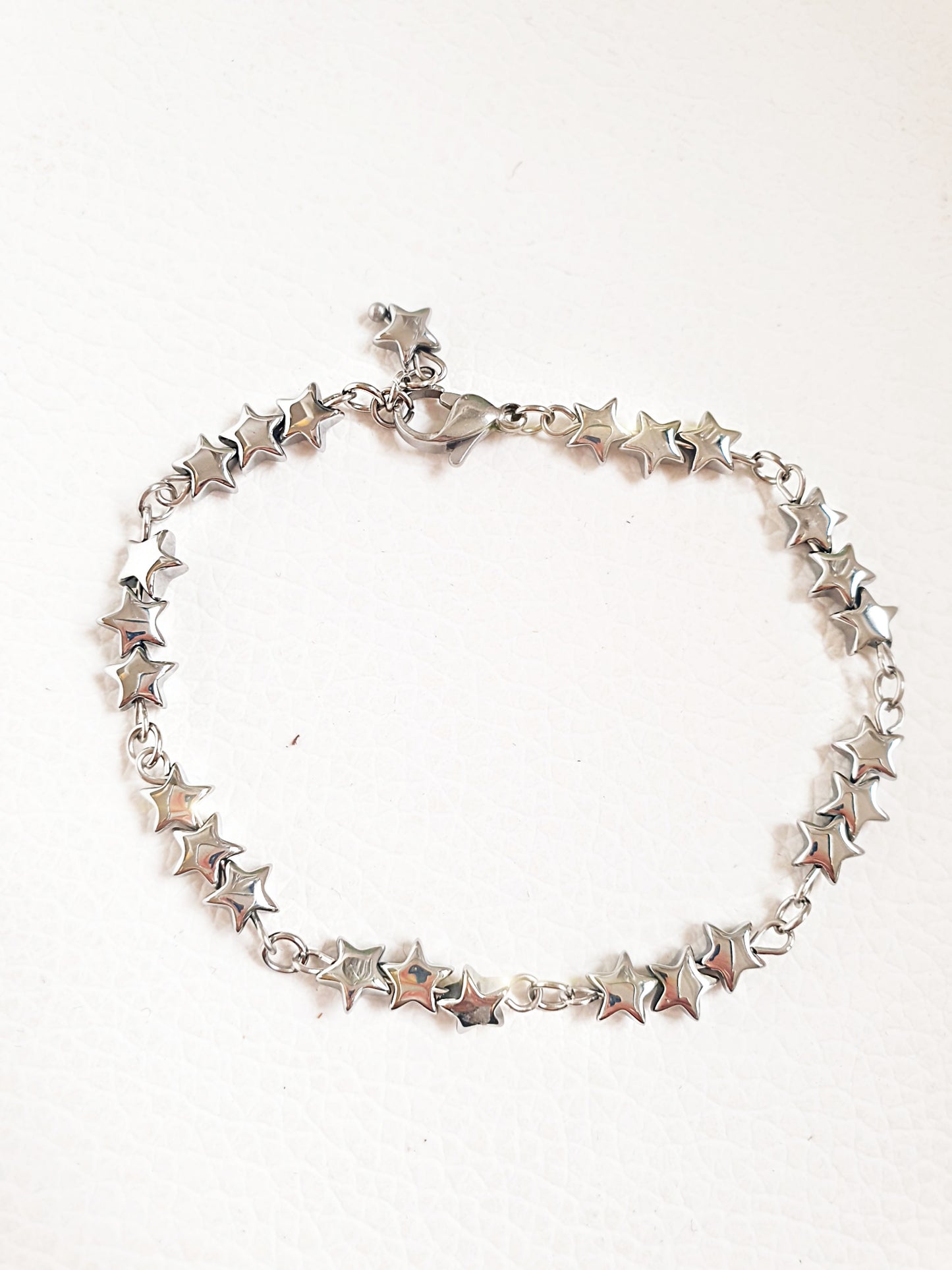 Armband aus kleinen Hämatit Sternchen in Silber