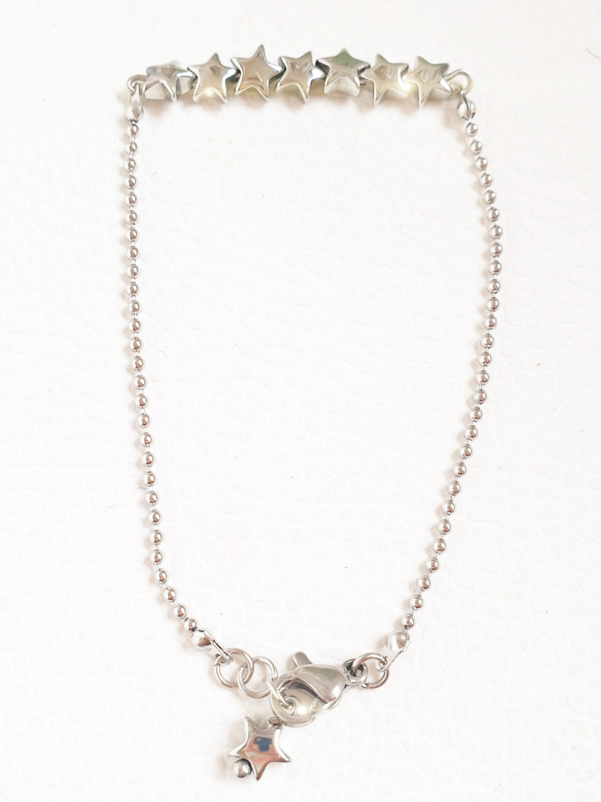 Zartes Armband aus Edelstahl mit Sternchen