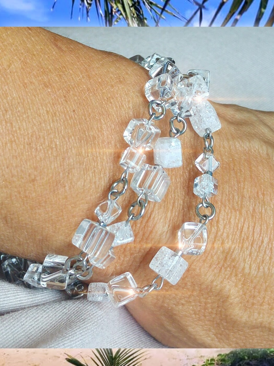 Zierliches Armband aus Bergkristallwürfeln klar und gecrasht