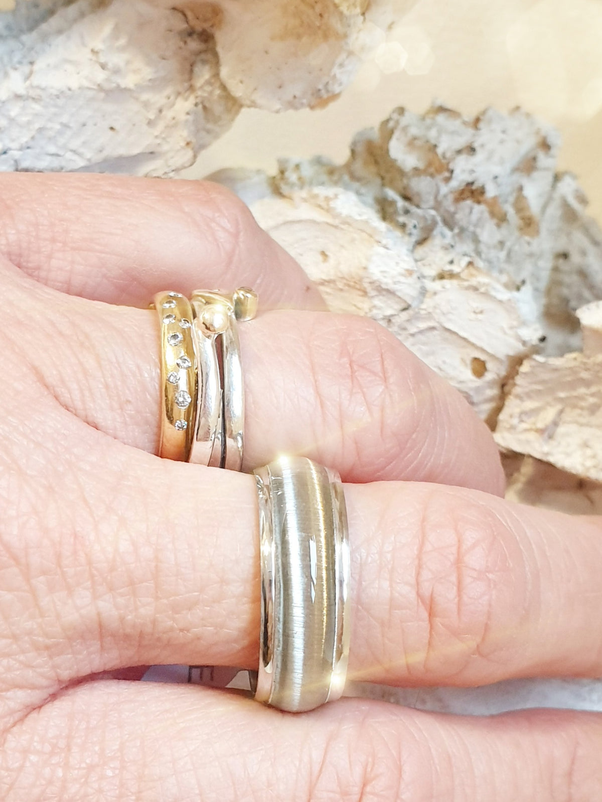 Edelstahl-Ring mit Perlmuttschimmer