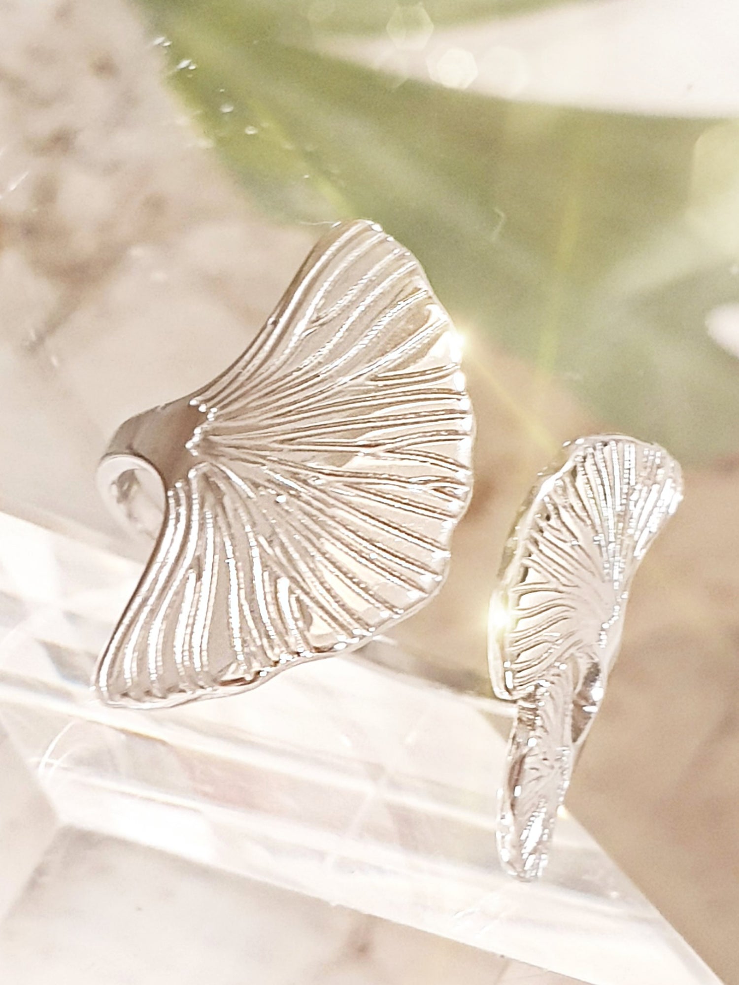 Edelstahlring verstellbar mit Ginkoblatt in Silber