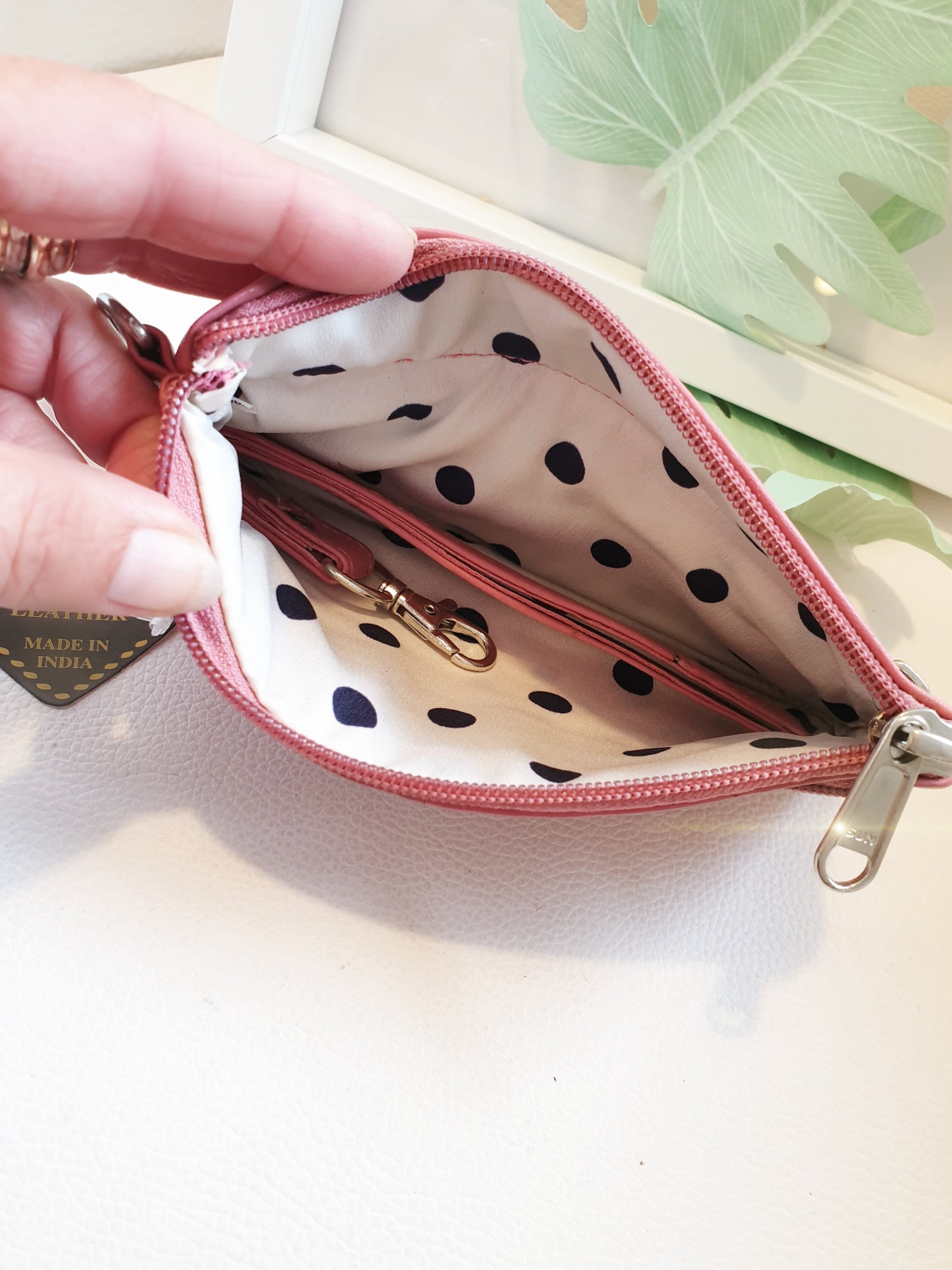 Mäppchen 3 Fächer mit Reißverschluss und Handschlaufe aus Leder in Pink innen