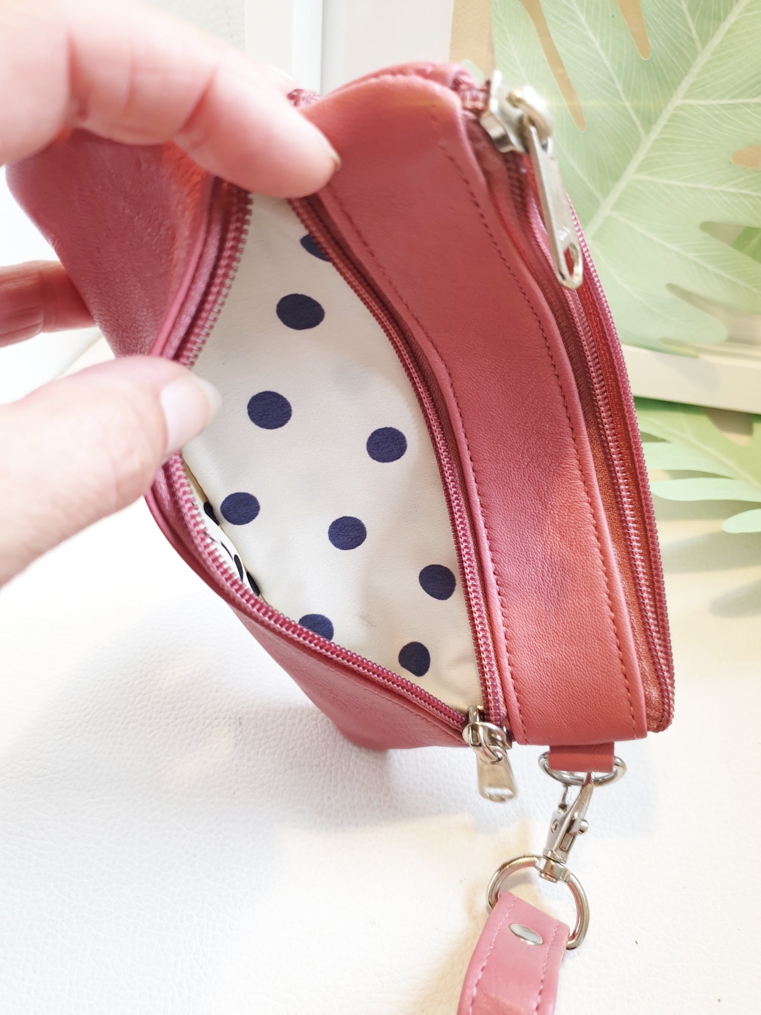 Mäppchen 3 Fächer mit Reißverschluss und Handschlaufe aus Leder in Pink