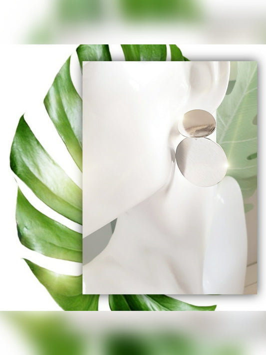 Große Ohrringe runde Form Silber Tragebild