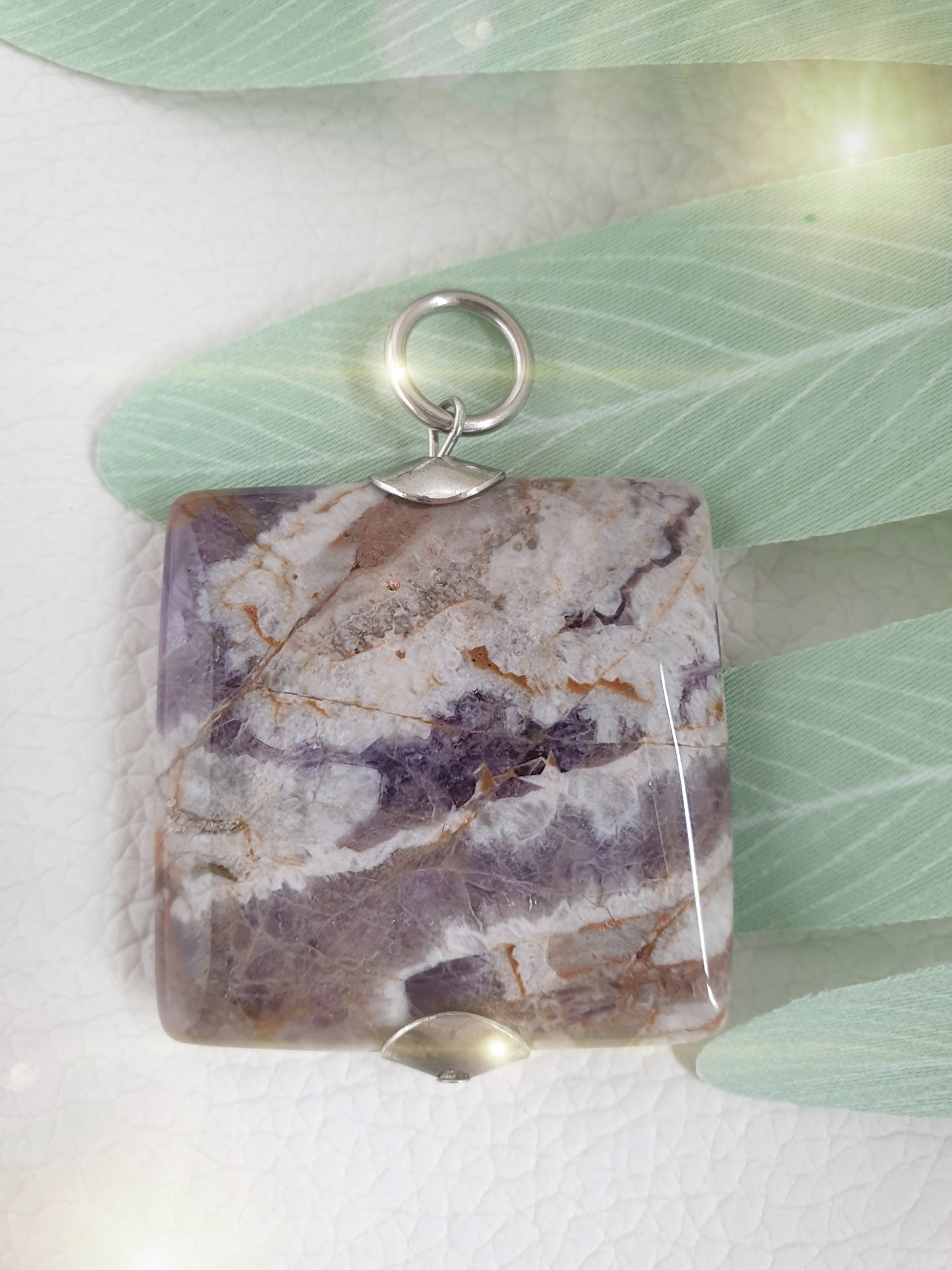 Großer, quadratischer Anhänger aus Amethyst