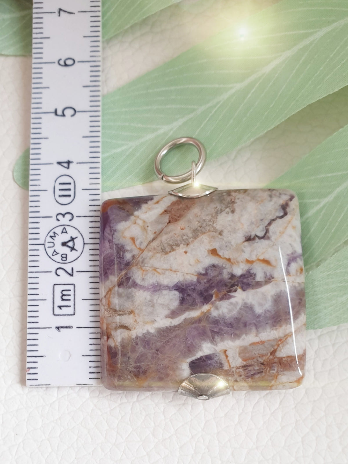 Großer, quadratischer Anhänger aus Amethyst