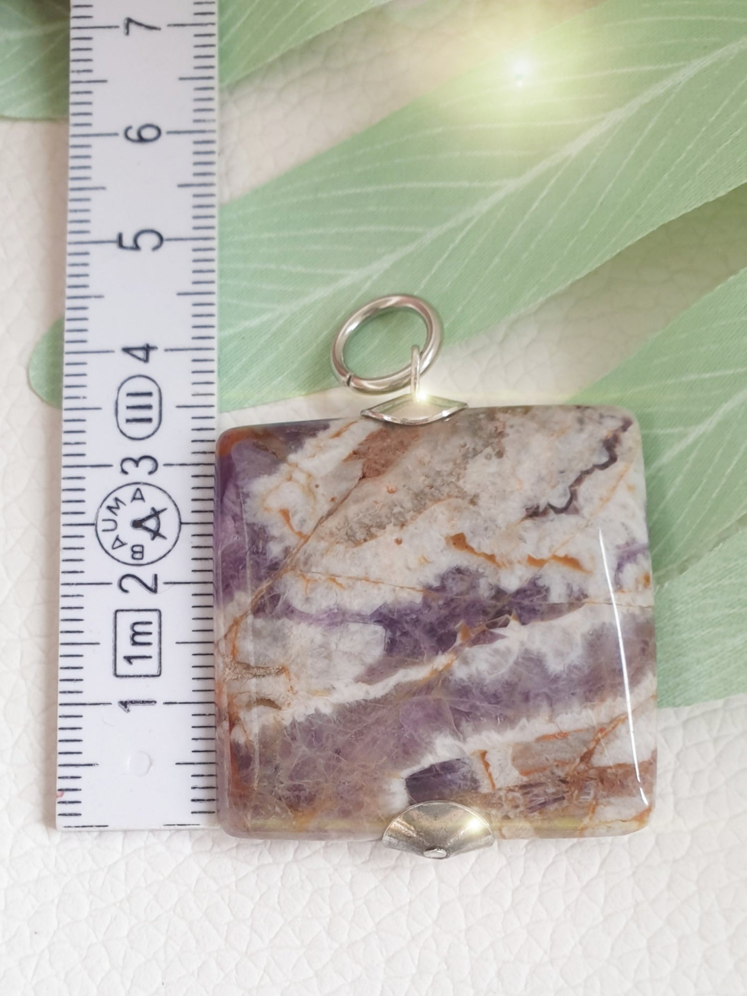 Großer, quadratischer Anhänger aus Amethyst