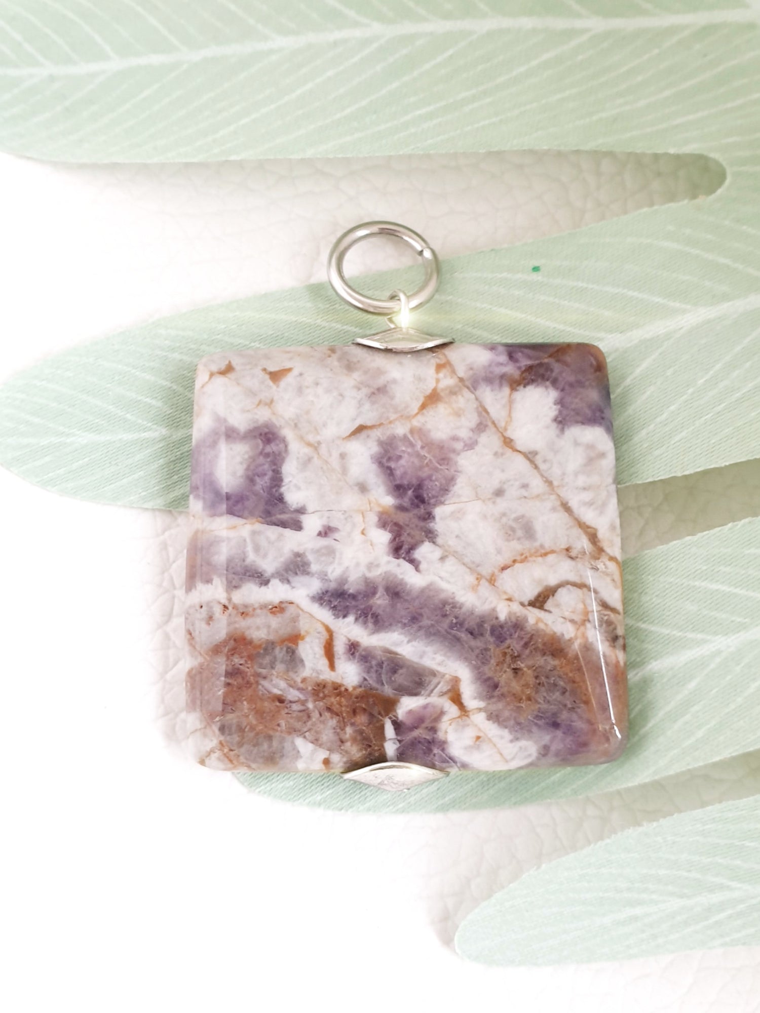 Großer, quadratischer Anhänger aus Amethyst