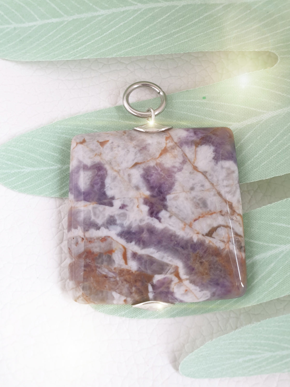 Großer, quadratischer Anhänger aus Amethyst
