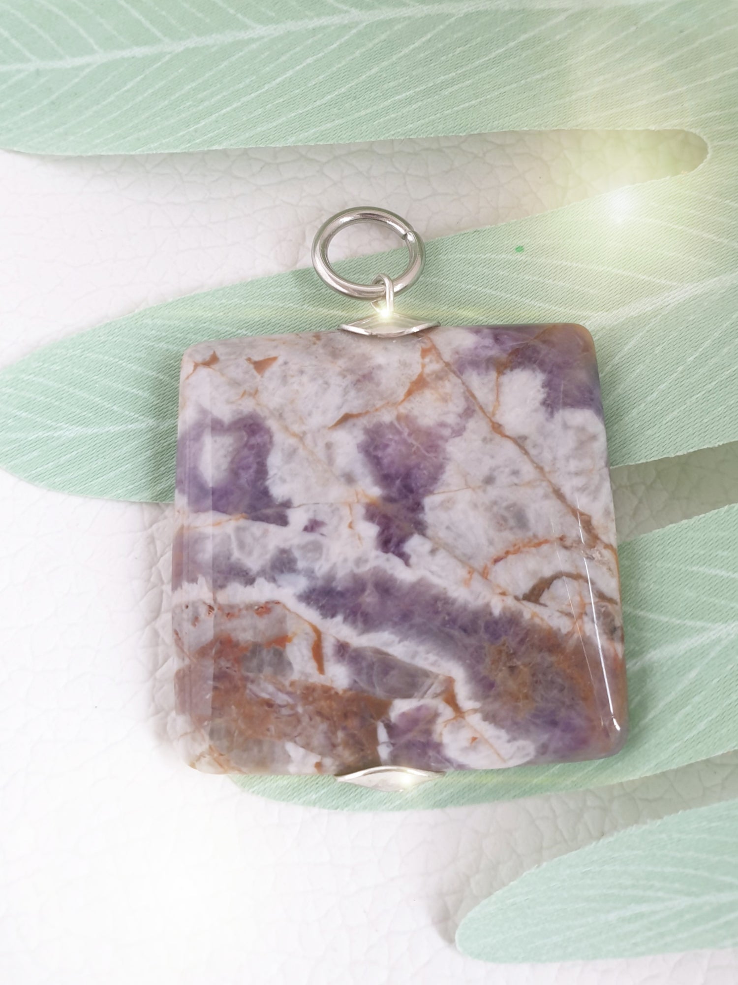 Großer, quadratischer Anhänger aus Amethyst