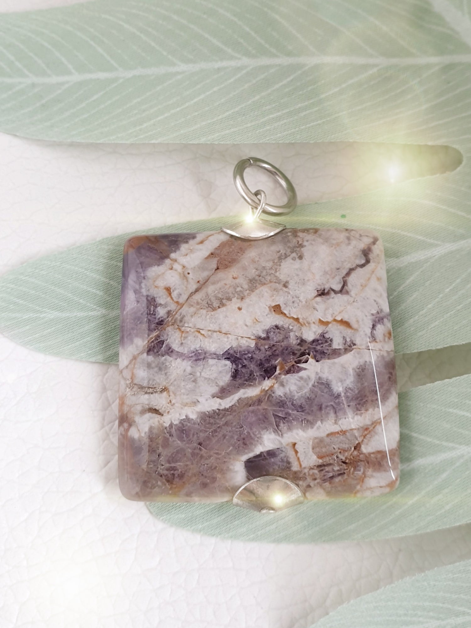 Großer, quadratischer Anhänger aus Amethyst