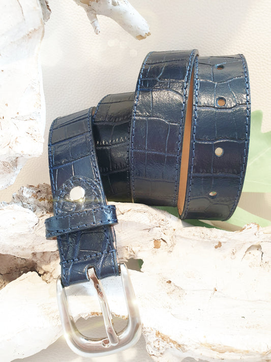Gürtel aus Leder mit Krokoprägung in Dunkelblau 3 cm breit
