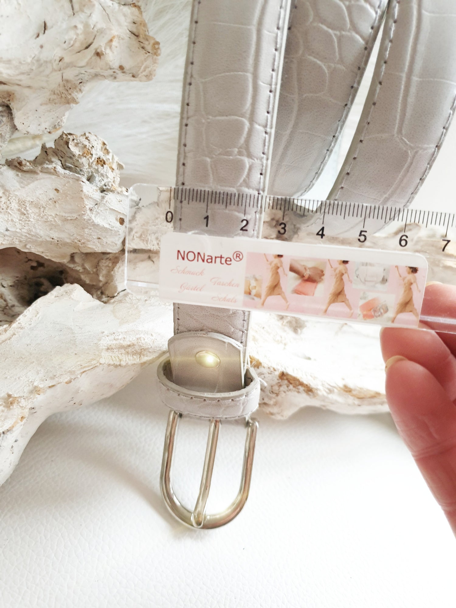Gürtel aus Leder mit Krokoprägung 2cm in HELLGRAU