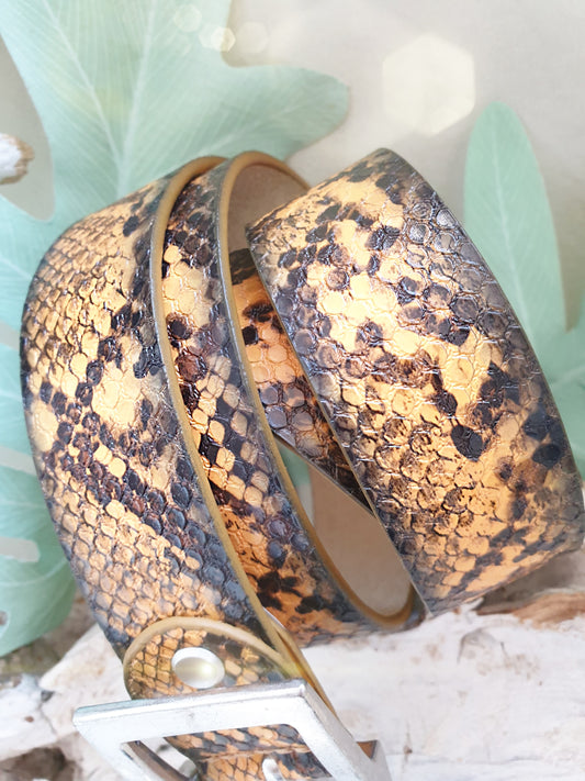 Gürtel aus Leder mit Schlangenprägung in Gelb