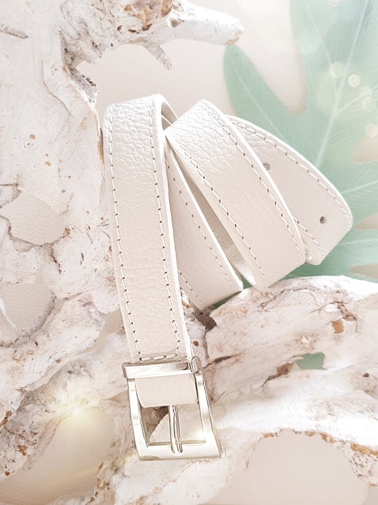 Schmaler Ledergürtel in Creme Beige