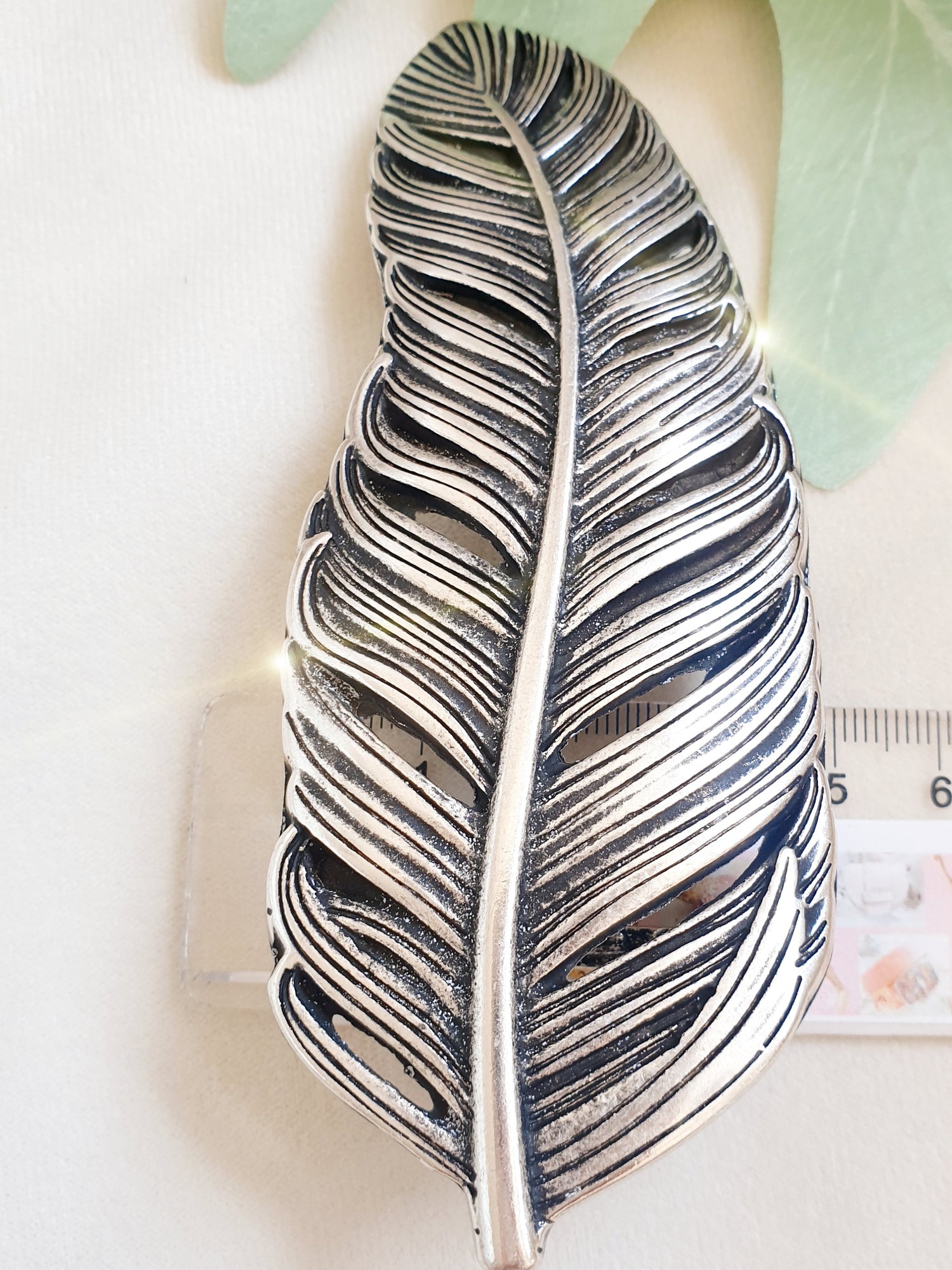Große Gürtelschnalle Feder Silber
