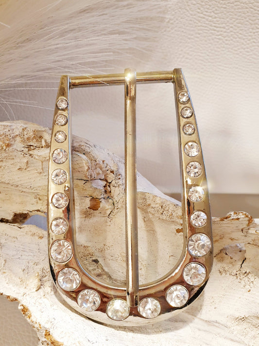 Extragroße Gürtelschnalle mit vielen Strasssteinen in Silber