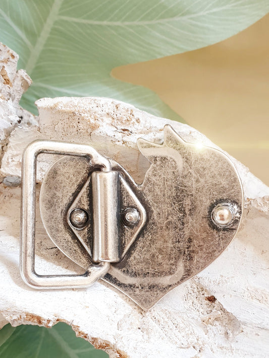 Gürtelschnalle in Herzform mit Pferdekopf