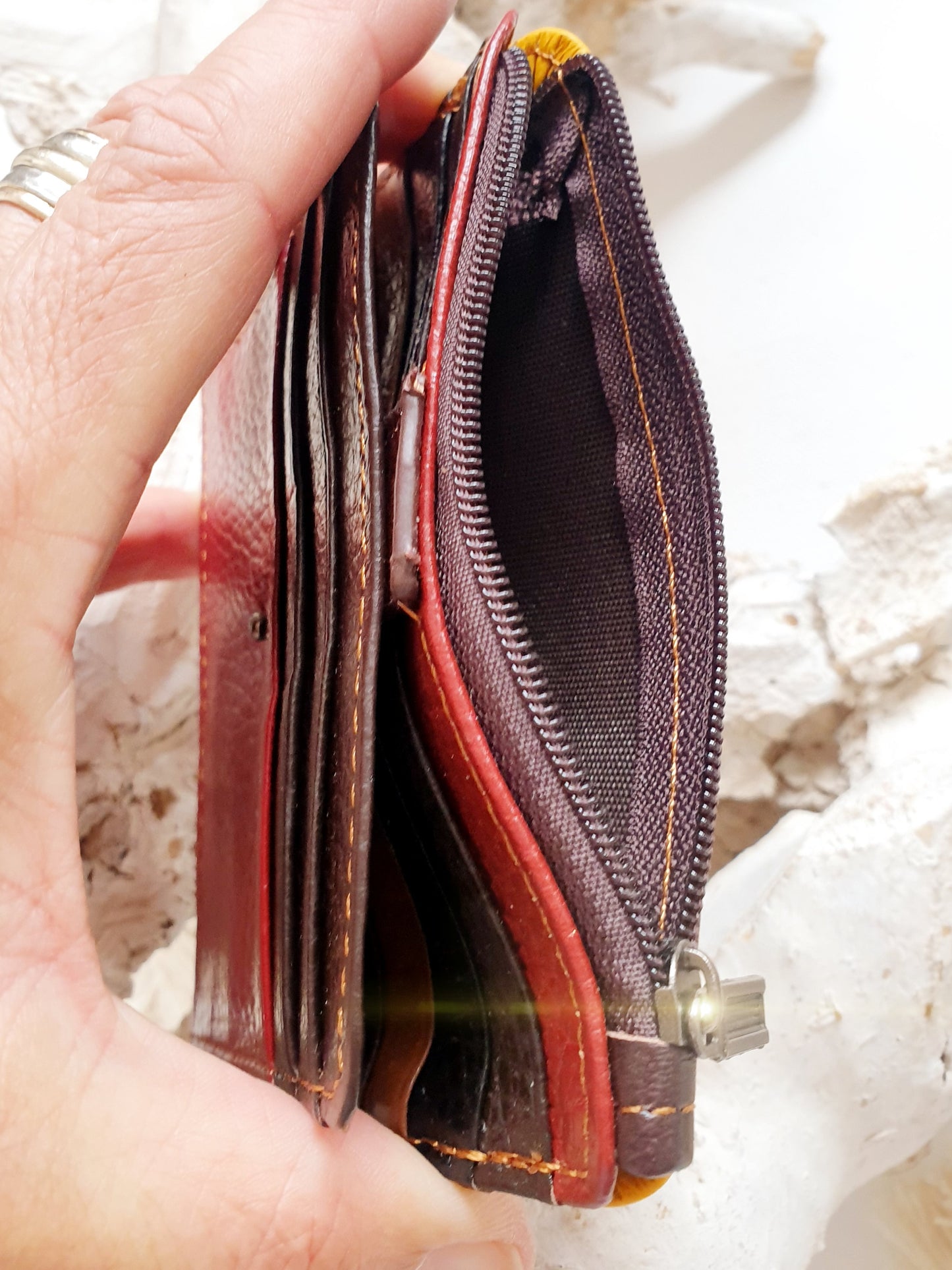 Kreditkartenetui mit Münzfach aus Leder in Rot/ braun