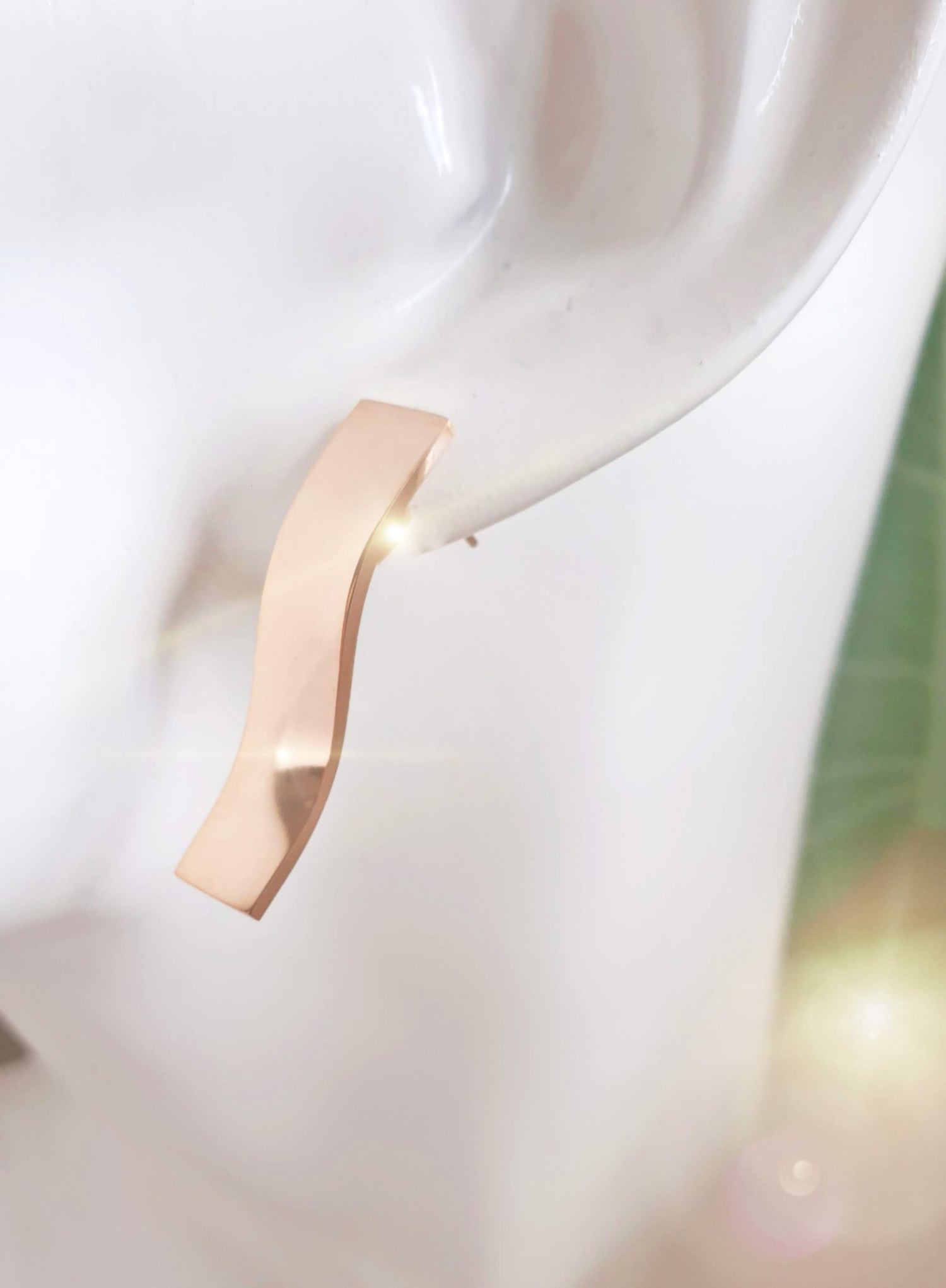 Lange Ohrstecker in Roségold