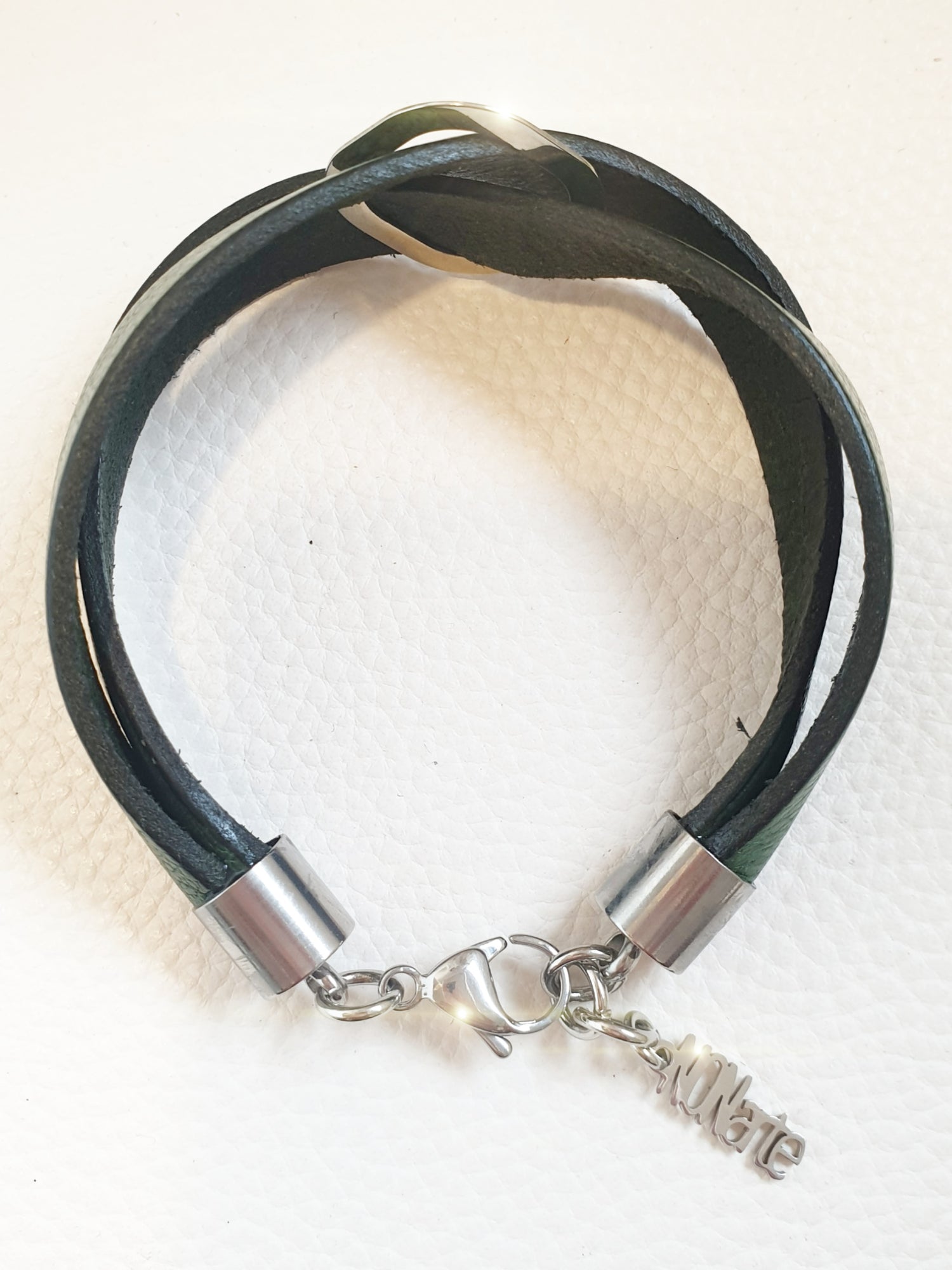 Armband aus Büffelleder in Grün