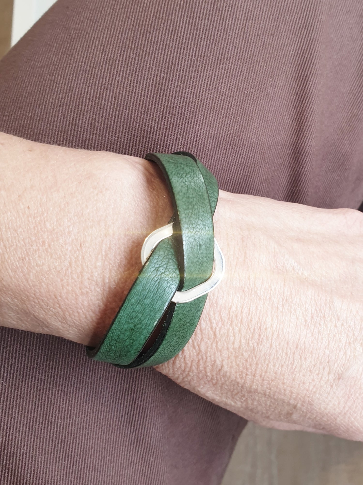 Armband aus Büffelleder in Grün