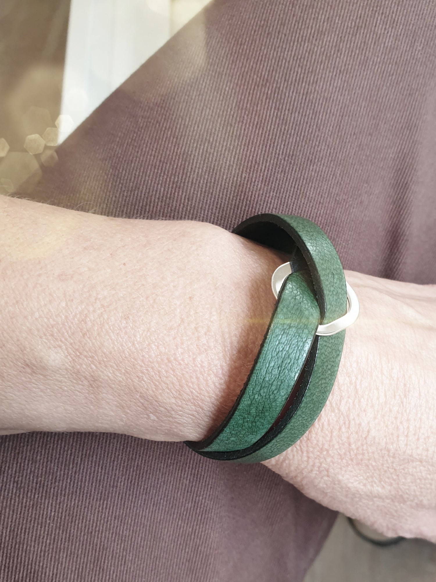 Armband aus Büffelleder in Grün