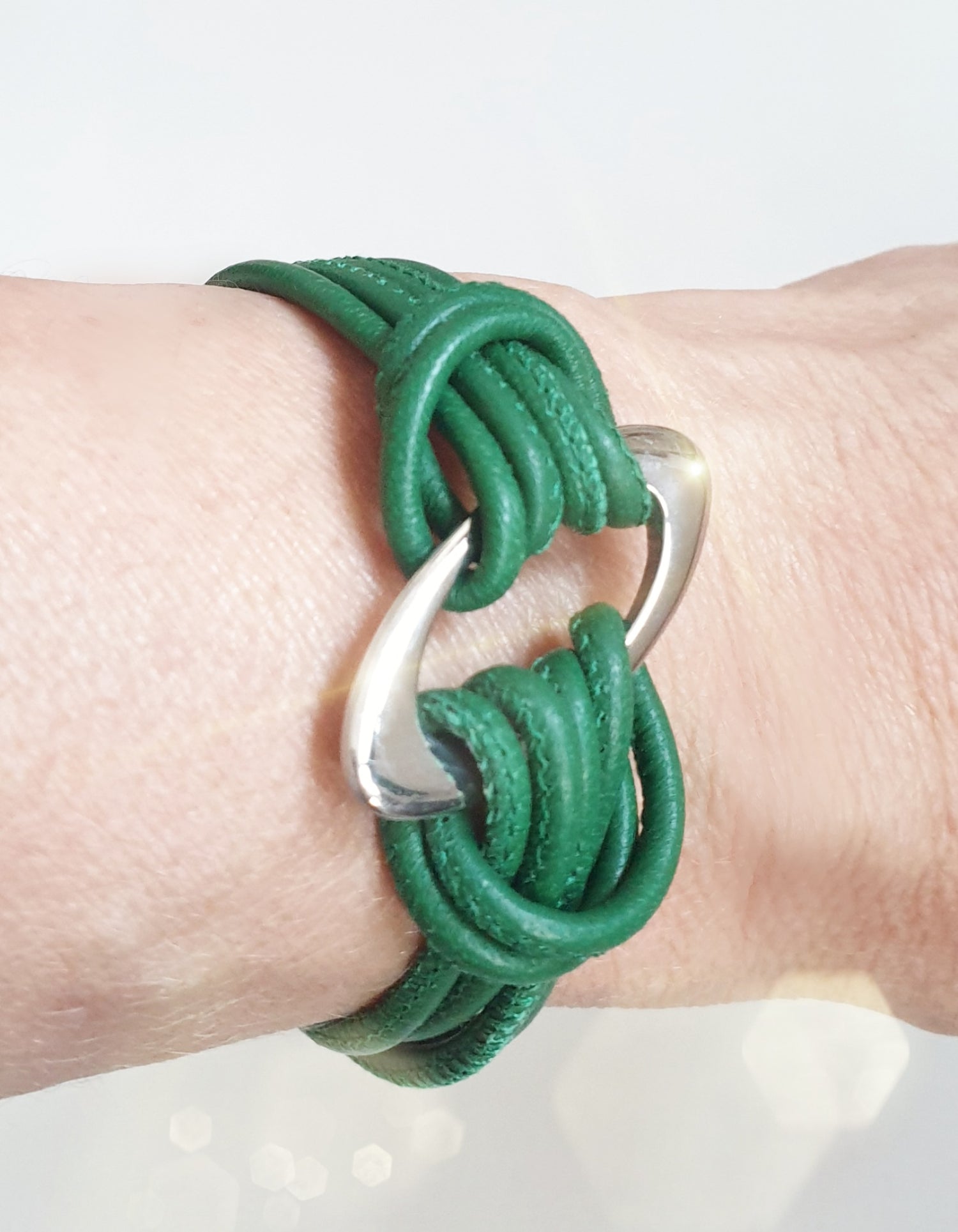Grünes Lederarmband mit Edelstahlelement in Silber