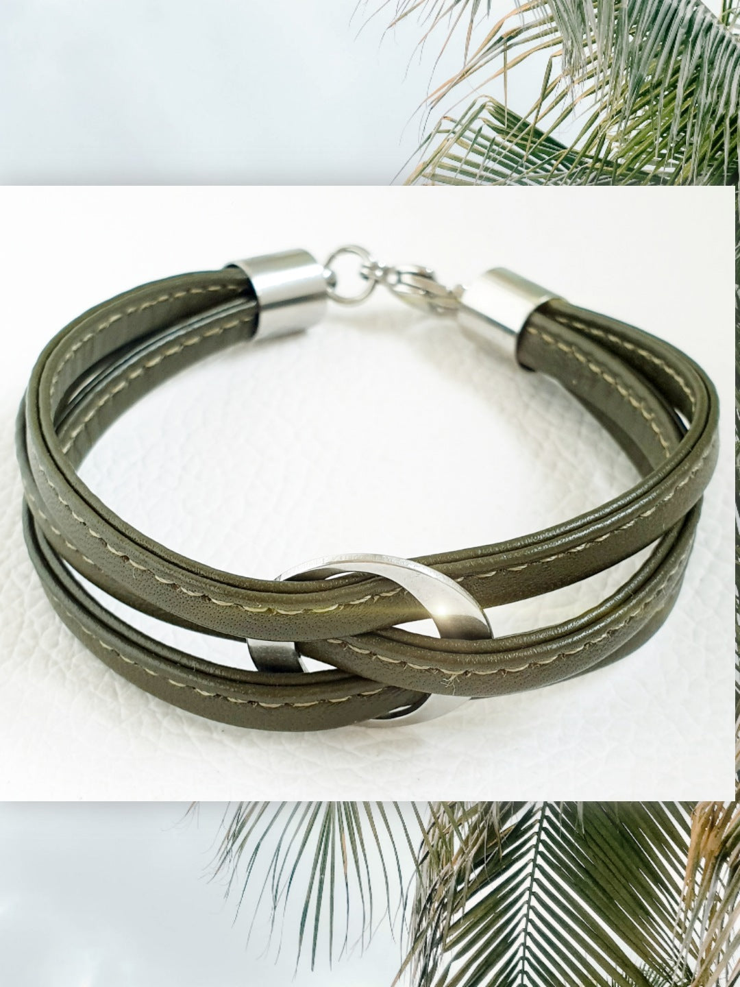 Lederarmband dreifach in Oliv Grün oben