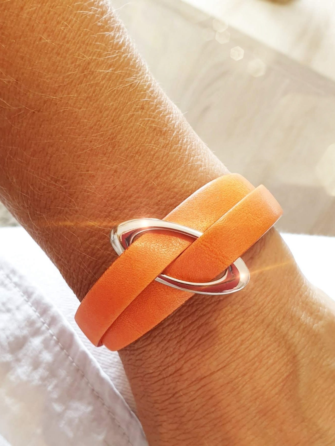 Lederarmband aus festem Büffelleder in Orange Silber