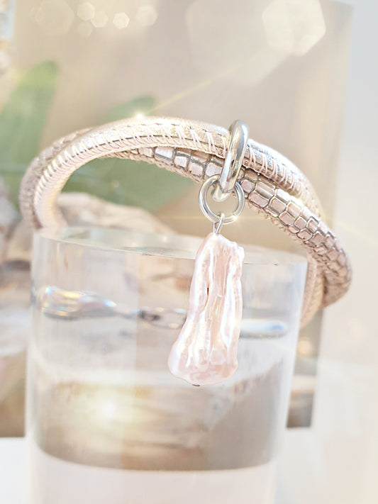 Lederarmband Rosa metallic mit Prägung